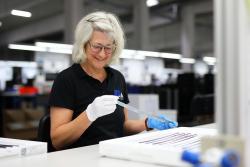 Mitarbeiterin Endprüfung